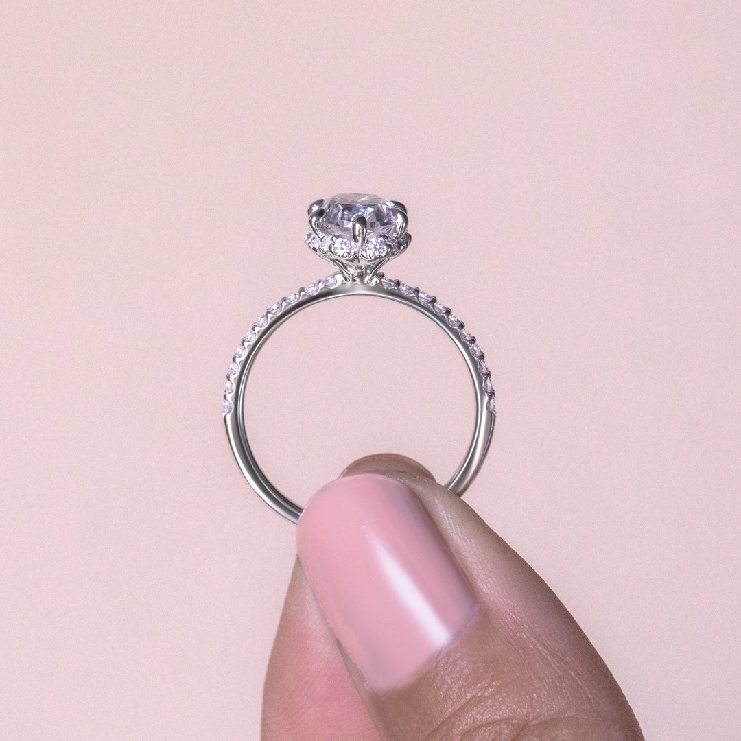 SORA OVAL CUT MOISSANITE ENGAGEMENT RING