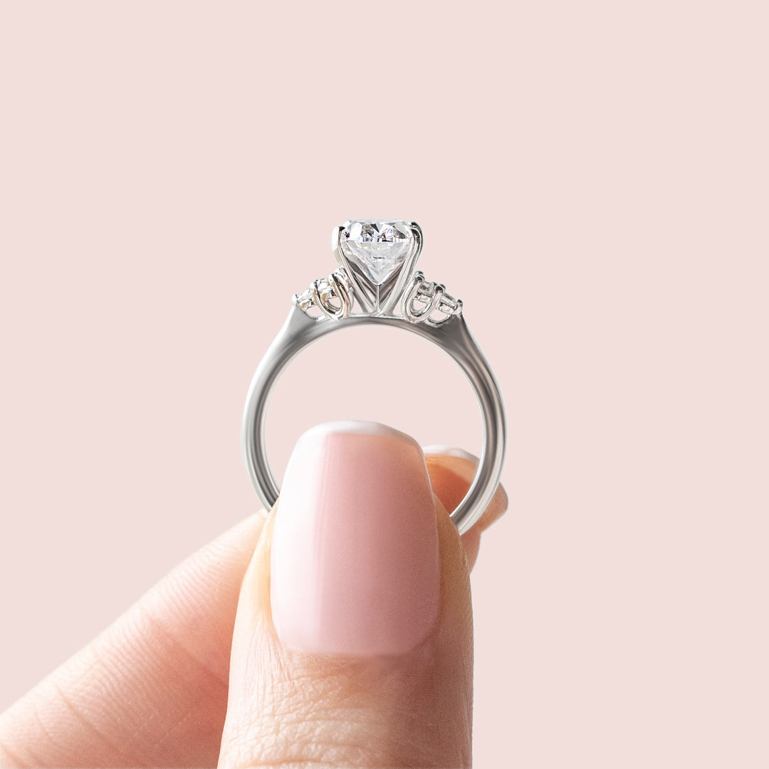 CALM OVAL CUT MOISSANITE ENGAGEMENT RING