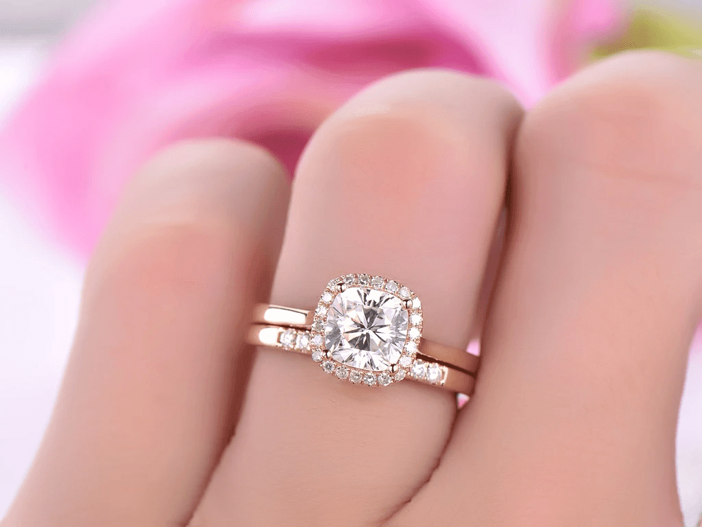 2CT CUSHION MOISSANITE RING SETS WITH OPEN-END DIAMOND BAND