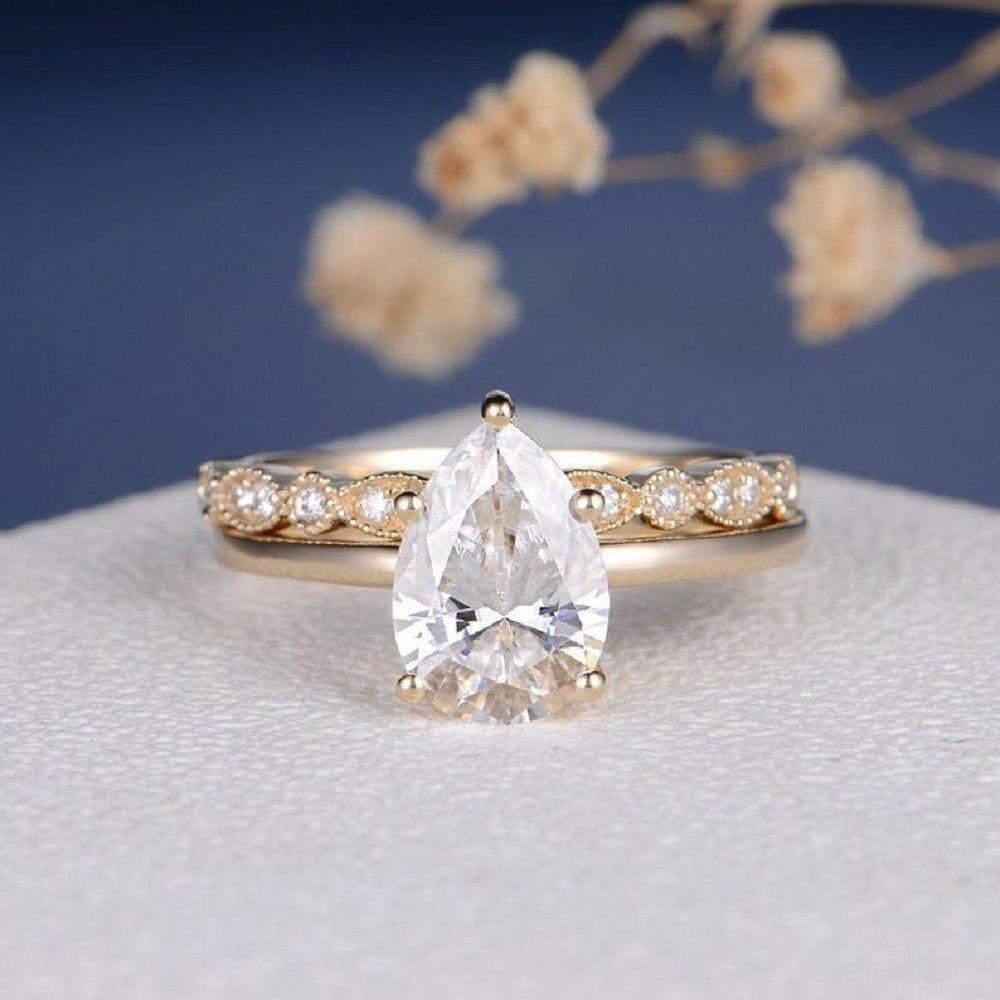 2CT PEAR SHAPED STACKING MINIMALIST YELLOW GOLD SOLITAIRE 2PCS MOISSANITE ENGAGEMENT RING