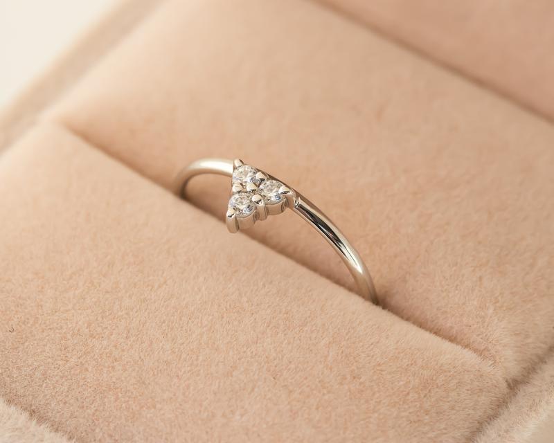 DELICATE TRIANGLE THREE STONE MOISSANITE ANNIVERSARY RING BAND FOR GIFT