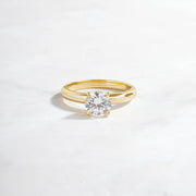 gold round diamond wedding ring