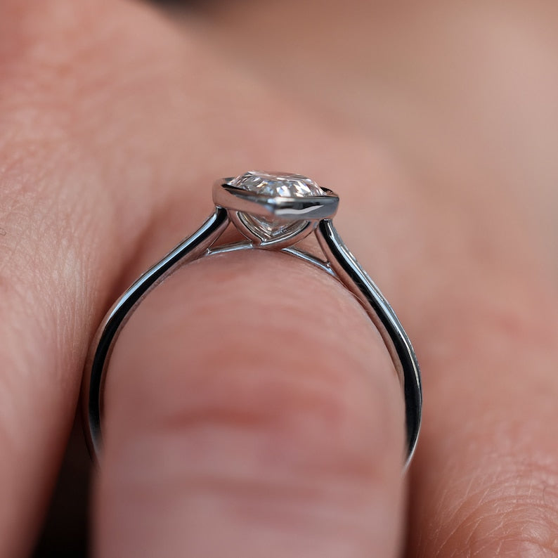 Gallery view of the ring showing the trellis work under the bezel.