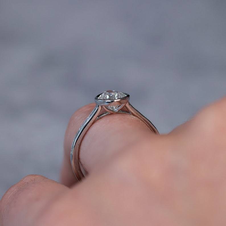 Through finger view of the ring showing the trellis work under the bezel.
