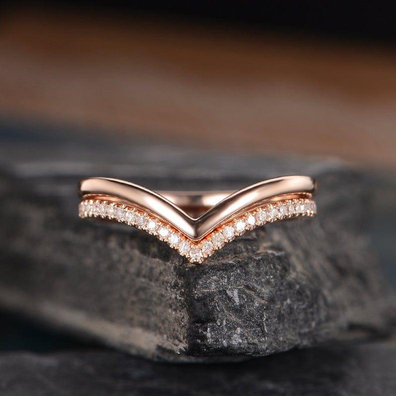 ROSE GOLD V SHAPE CURVED CHEVRON 2PC MATCHING MOISSANITE PROMISE WEDDING BAND