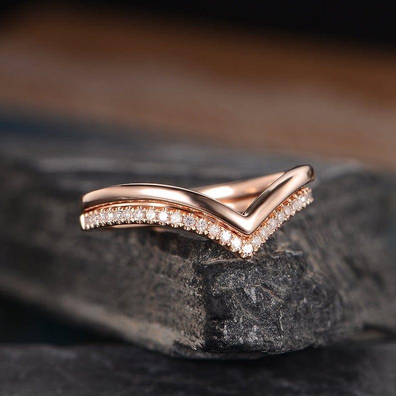 ROSE GOLD V SHAPE CURVED CHEVRON 2PC MATCHING MOISSANITE PROMISE WEDDING BAND